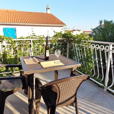 Bakmaz 3* Vodice